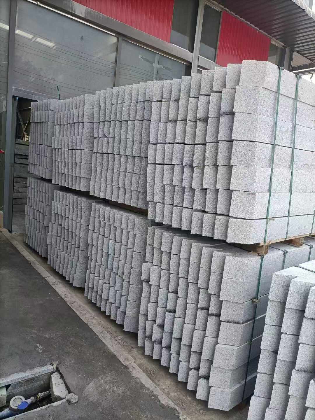 中山芝麻白树围石 树池
