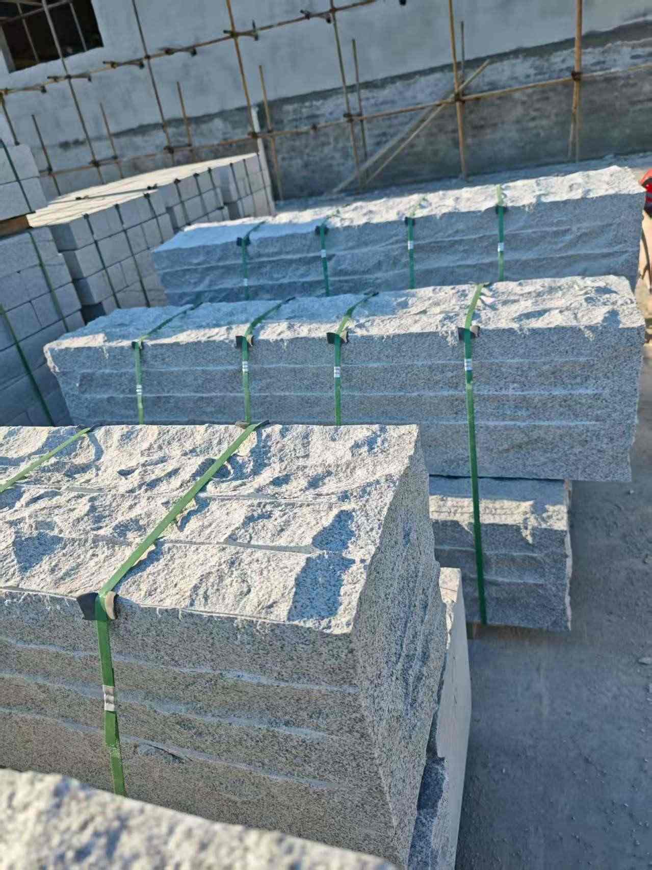 中山芝麻白自然面整石 坐凳